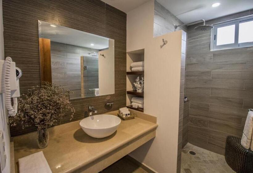 Master Suite, The Paramar Beachfront Boutique Hotel With Breakfast Included   Downtown Malecon