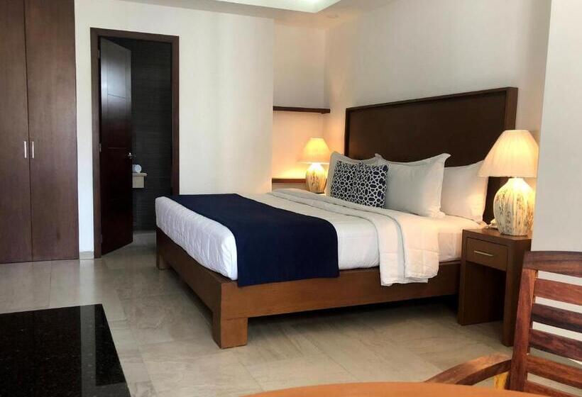 Suite med udsigt over byen, The Paramar Beachfront Boutique Hotel With Breakfast Included   Downtown Malecon