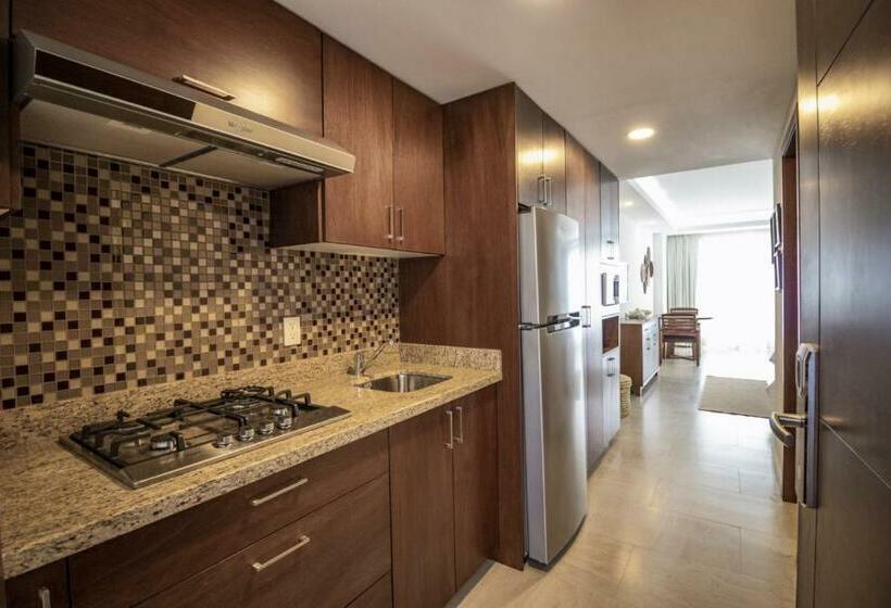Junior Suite King Size Seng, The Paramar Beachfront Boutique Hotel With Breakfast Included   Downtown Malecon