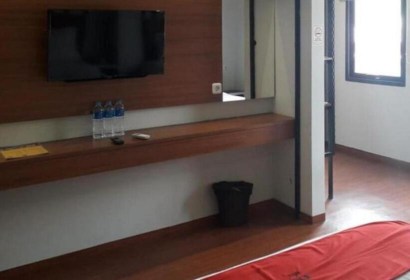 Номер Deluxe, Reddoorz Plus @ Doorman Guest House