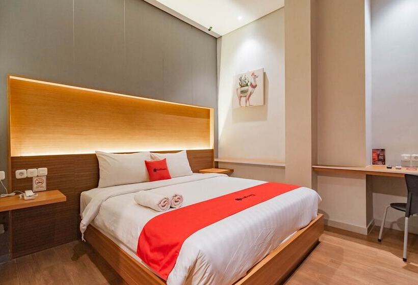 Номер Deluxe, Reddoorz Plus @ Doorman Guest House