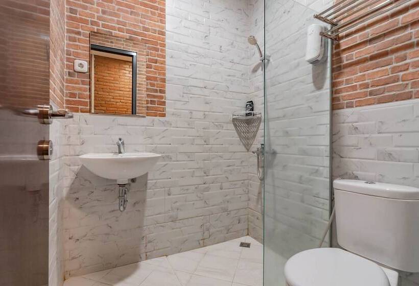 Номер Deluxe, Reddoorz Plus @ Doorman Guest House