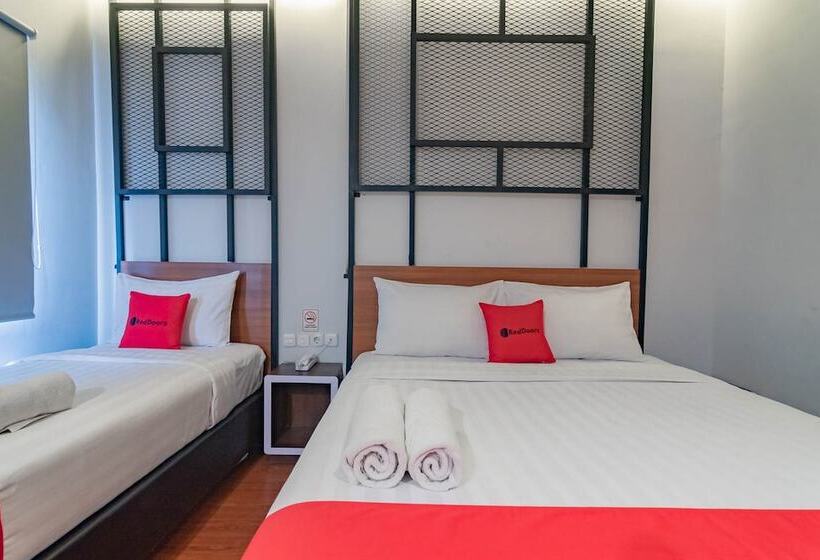 Трехместный Номер Deluxe, Reddoorz Plus @ Doorman Guest House