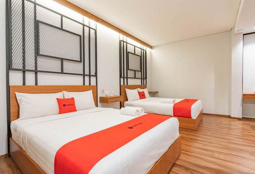 Семейный Номер, Reddoorz Plus @ Doorman Guest House