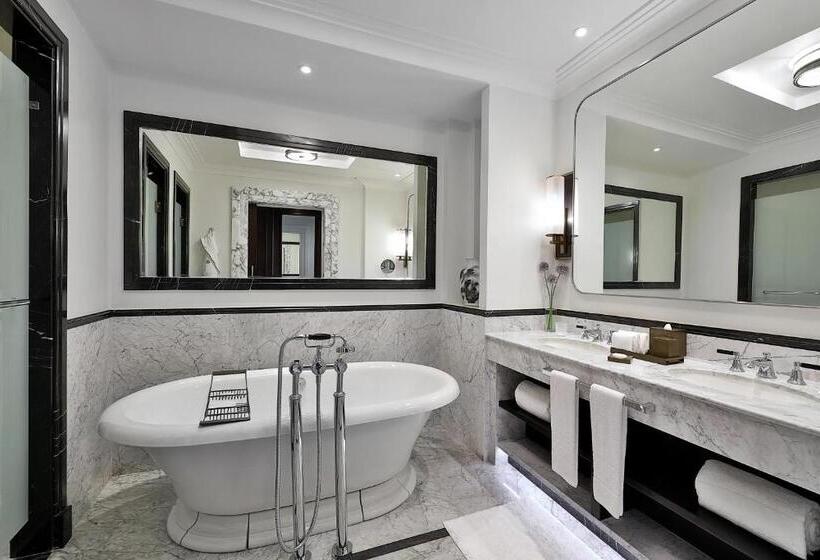 غرفة ديلوكس سرير كينج مطلة على المدينة, The St. Regis Amman