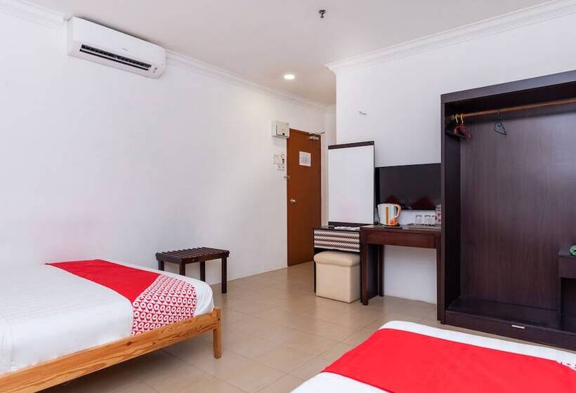 豪华三人间, Neo Pegasus Hotel By Oyo Rooms