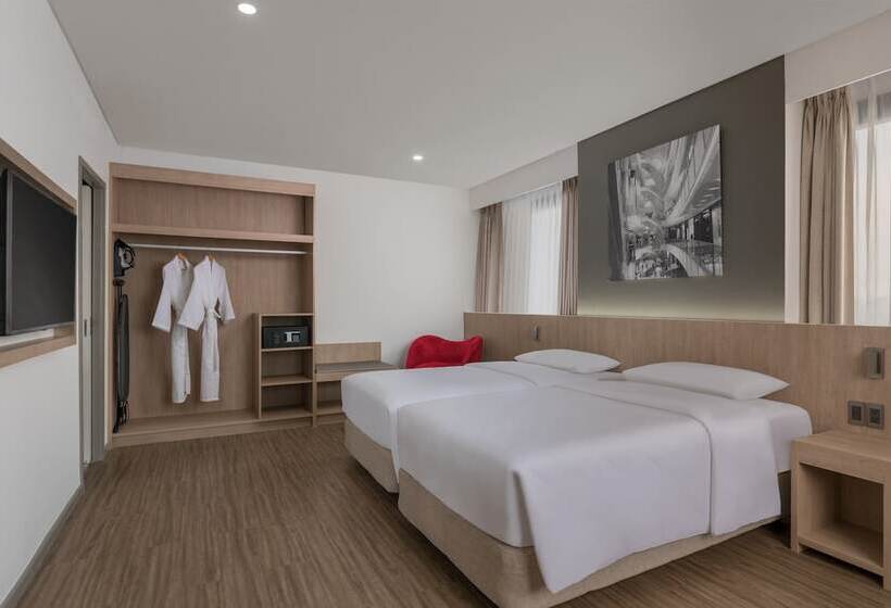 Полулюкс, Park Inn By Radisson North Edsa