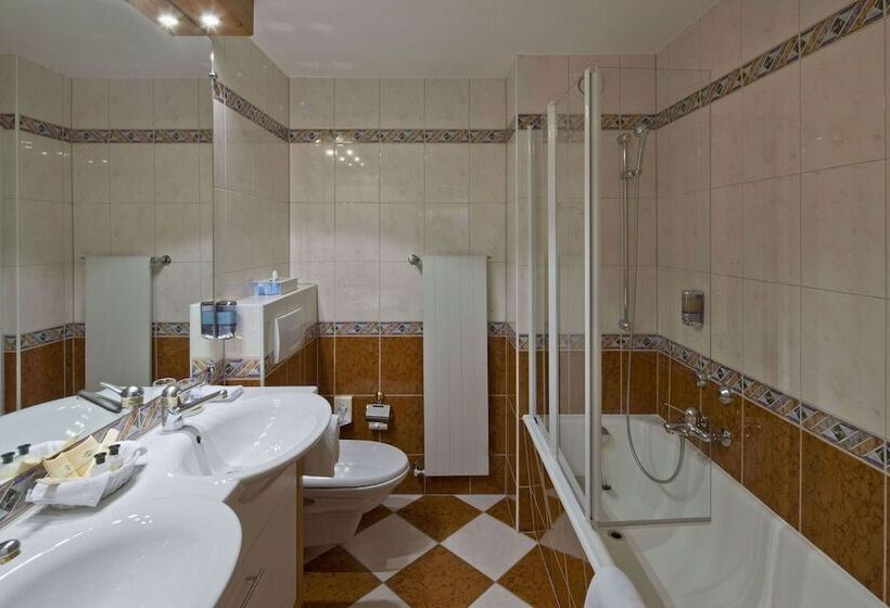 Номер Superior, Swiss Alpine Hotel Allalin