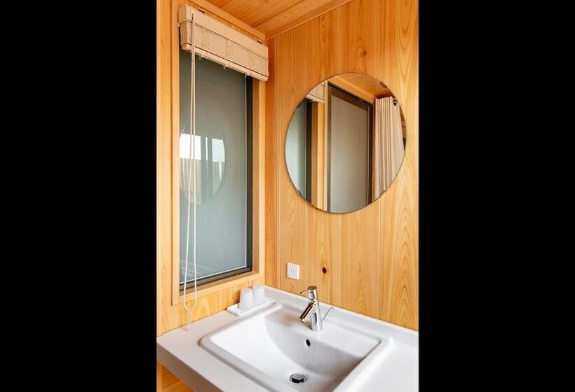 Quarto Deluxe, Eph Takayama