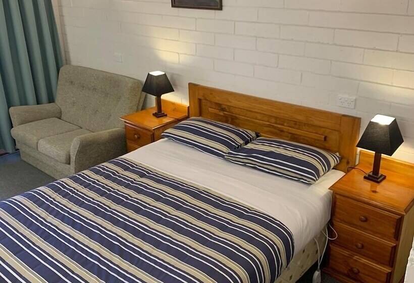 Номер Стандарт, Finley Motel