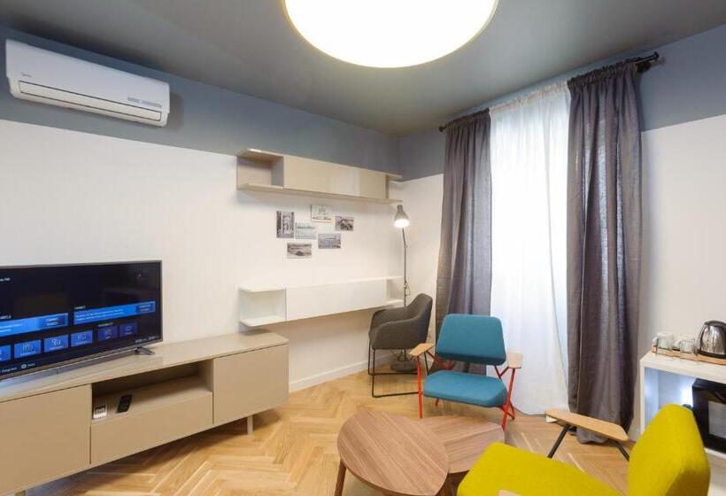 חדר דחוקס עם מיטת קינג, Mk Luxury Rooms