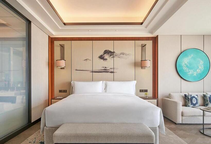 Номер Deluxe Кровать Кинг Вид на Город, Raffles Shenzhen