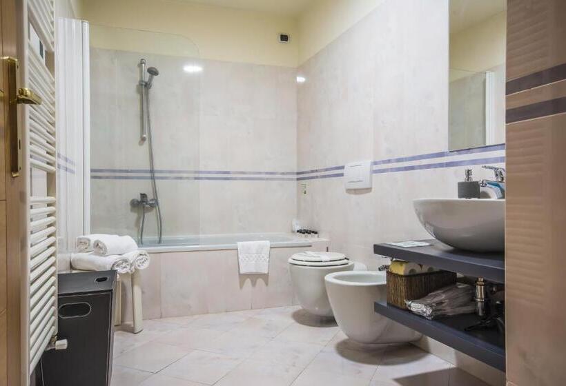 اتاق استاندارد سه نفره, Piazza Paradiso Accommodation