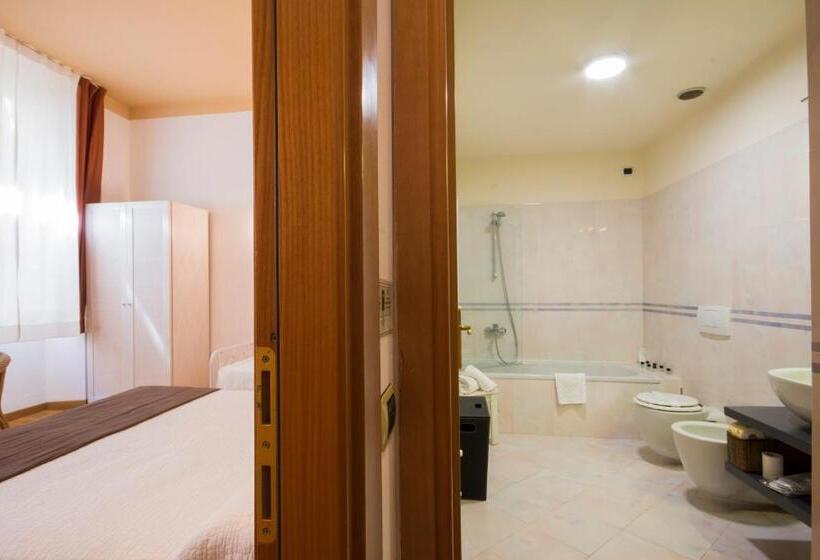 اتاق استاندارد سه نفره, Piazza Paradiso Accommodation