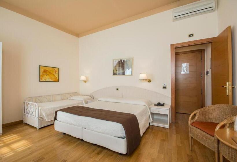 اتاق استاندارد سه نفره, Piazza Paradiso Accommodation