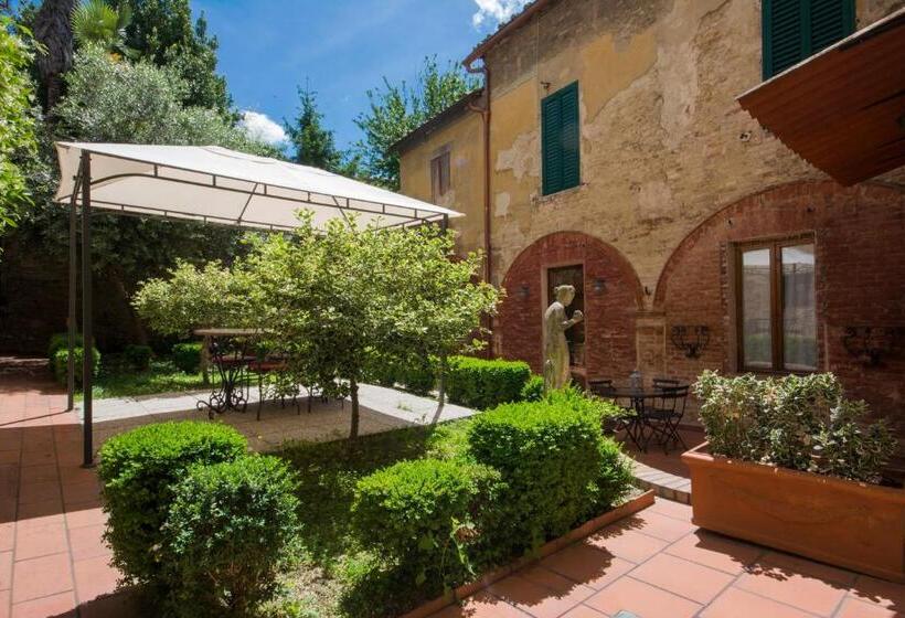 استودیوی استاندارد, Piazza Paradiso Accommodation