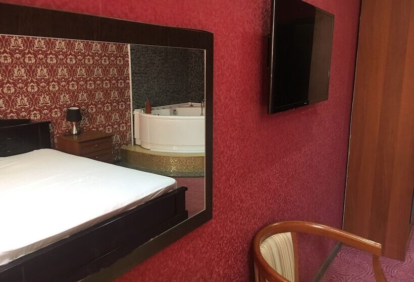 Номер Deluxe, Erzi Club