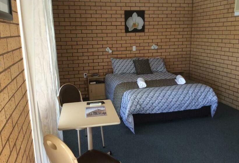 Номер Стандарт, Cross Roads Motel