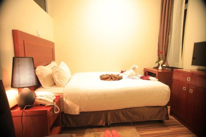 Standard Single Room, Miracle