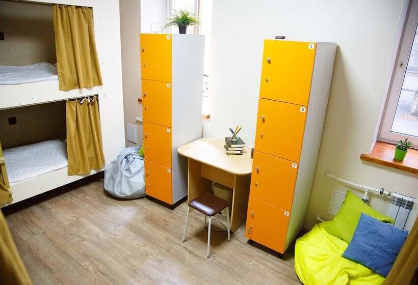 ルームシェアのワンベッド, Proloft Hotel & Hostel