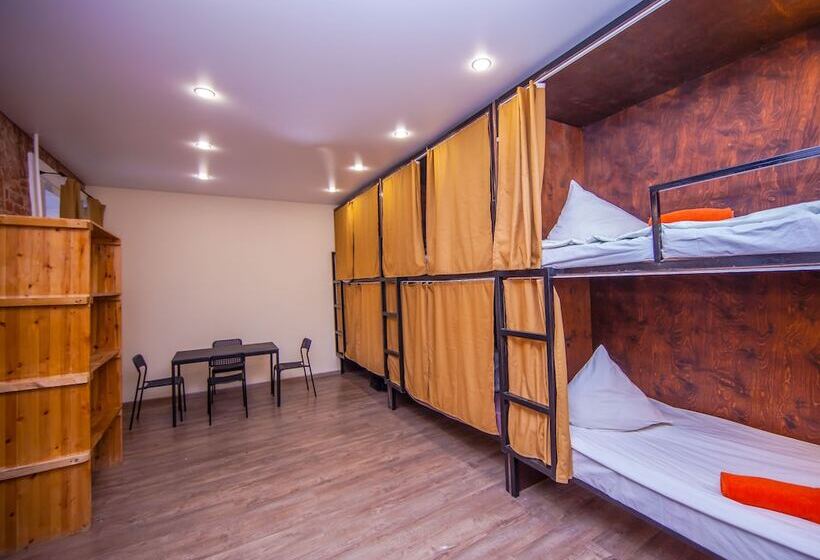 ルームシェアのワンベッド, Proloft Hotel & Hostel
