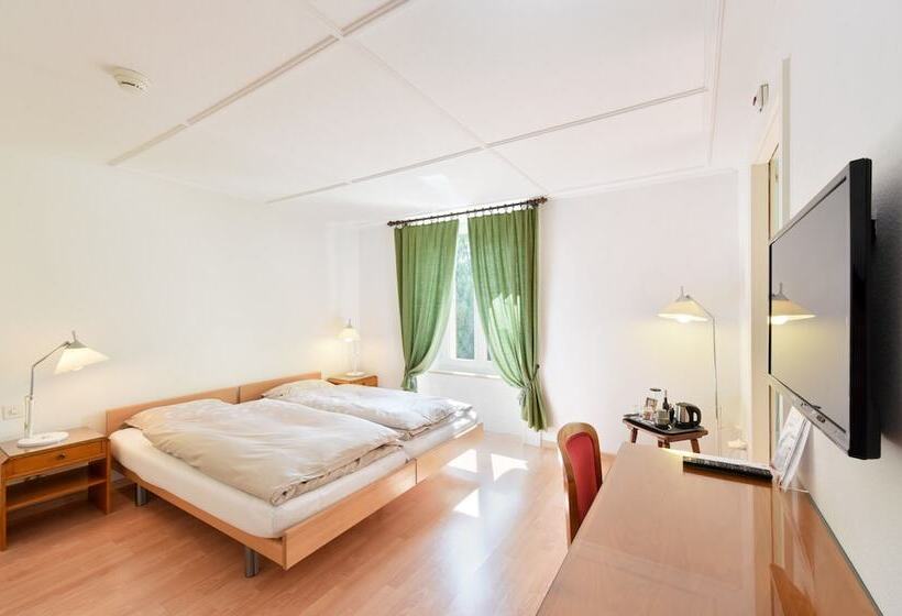 Семейный Номер, Hôtel De L Aigle
