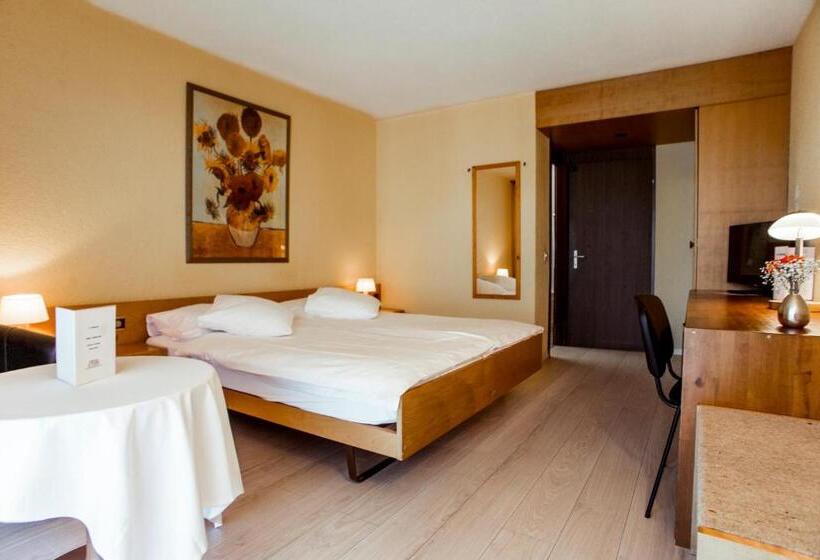 Quarto Estandar, Hôtel Le National