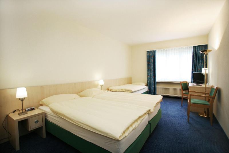 舒适三人间, Central Hotel Post