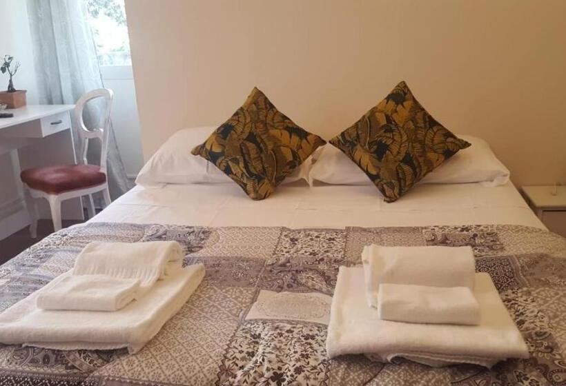 اتاق استاندارد با سرویس بهداشتی مشترک, Dreaming Piazza Bra Rooms