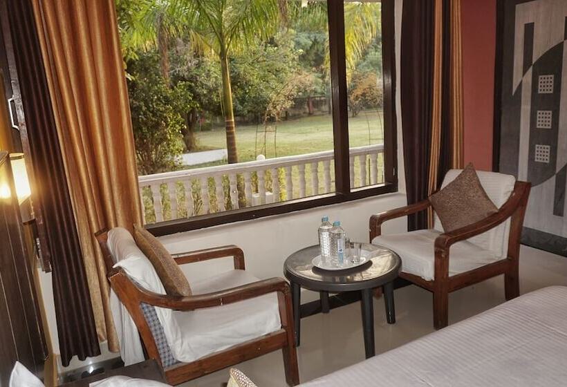 Номер Deluxe, Headquarter Khajuraho