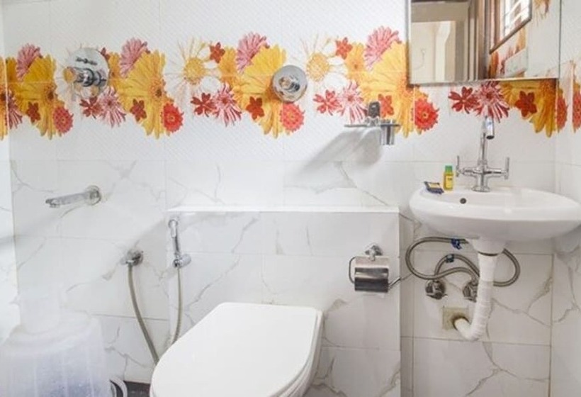 Quarto Deluxe, Fabhotel Crown Suites   Nr Sony Signals