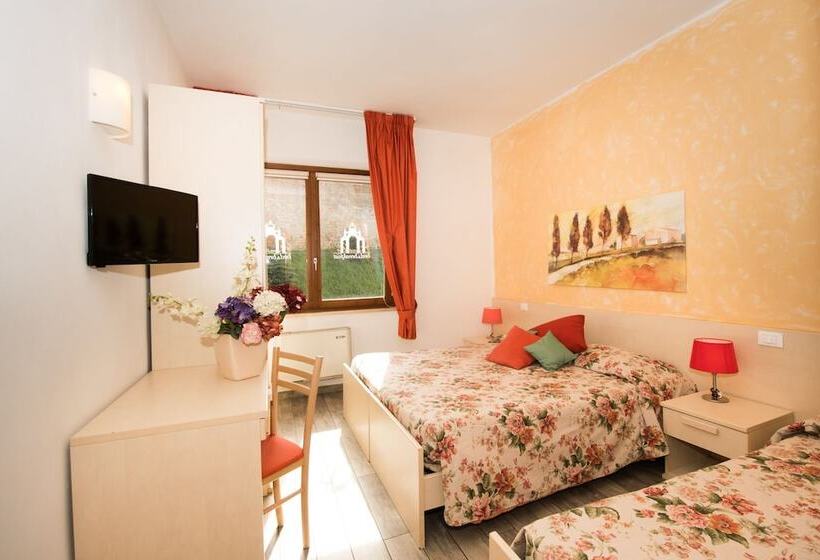 اتاق استاندارد سه نفره, Bed & Breakfast Camollia