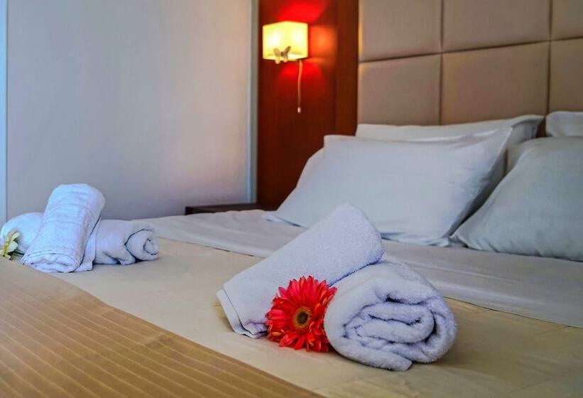 Трехместный Номер Стандарт Боковой Вид на Море, Kokoni Beach