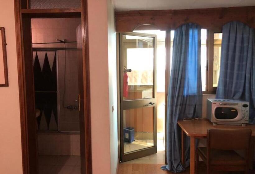 استودیوی استاندارد, Emmad Furnished