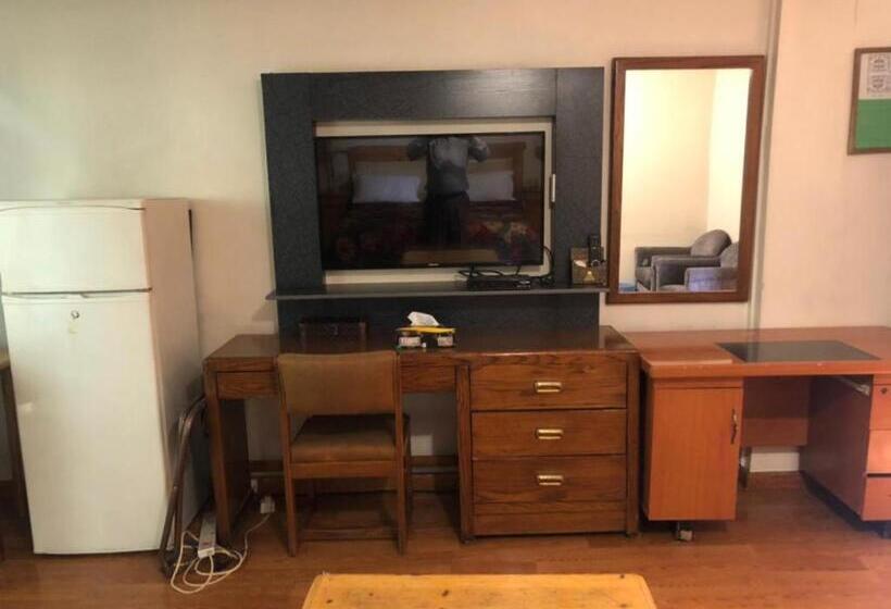 استودیوی استاندارد, Emmad Furnished