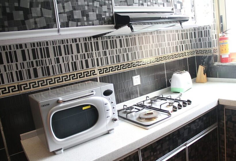 سوییت لوکس, Emmad Furnished