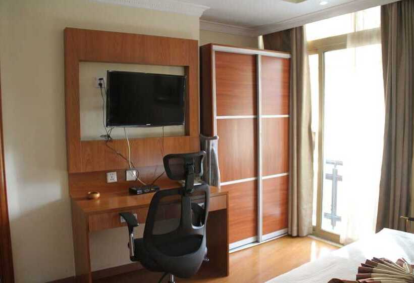 سوییت لوکس, Emmad Furnished