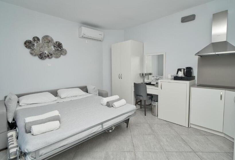 1 Bedroom Deluxe Apartment Sea View, Dardiza Boutique