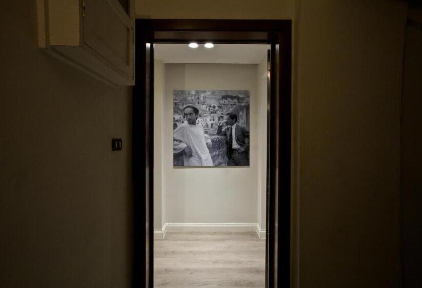اتاق استاندارد سه نفره, Domus Roma