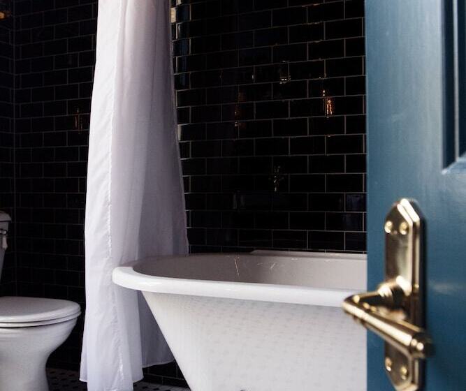 Студия Стандарт, The Royal Hotel Featherston   Boutique