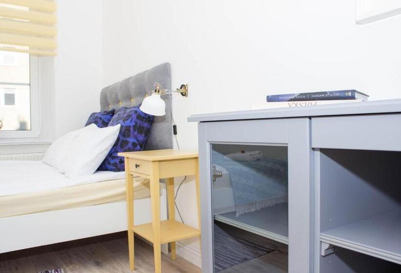 经济房, Chillout Hostel