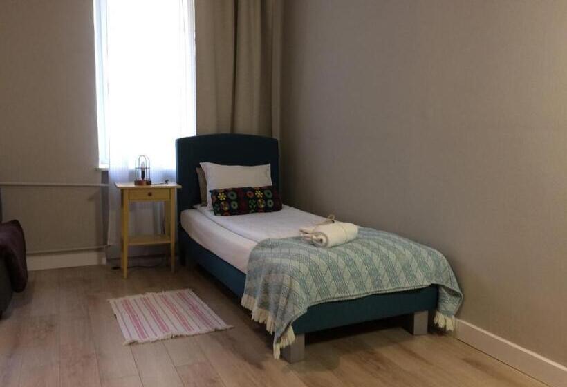标准单人间, Chillout Hostel