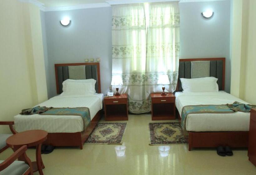 اتاق لوکس, Hera Addis