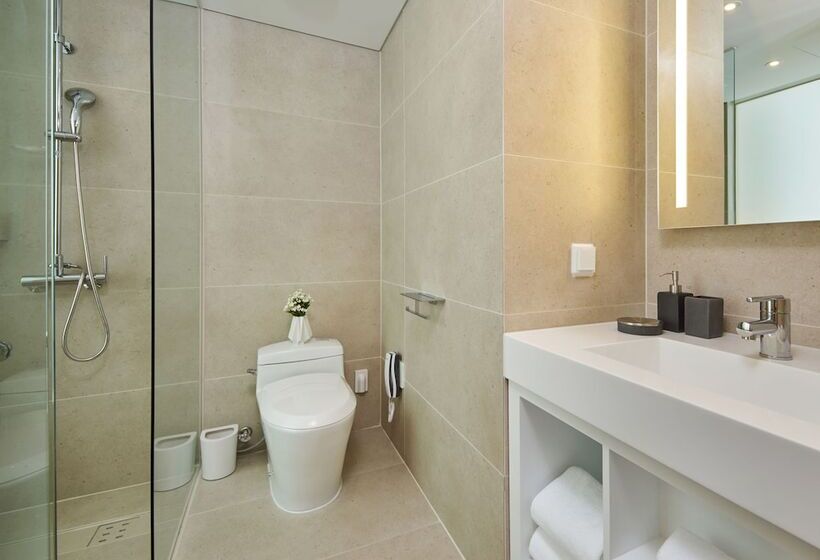 Quarto Estandar, Naksan Beach