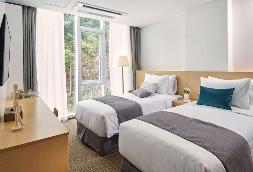 Quarto Estandar, Naksan Beach
