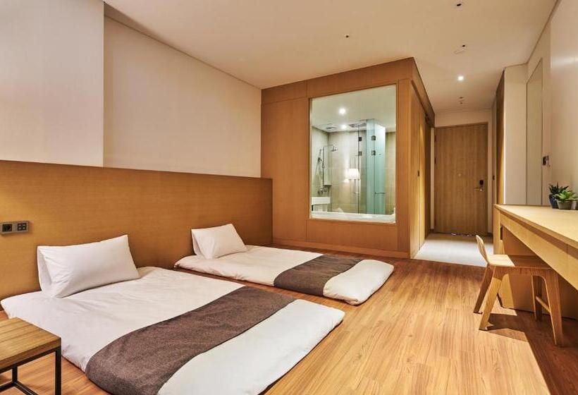 Quarto Estandar, Naksan Beach
