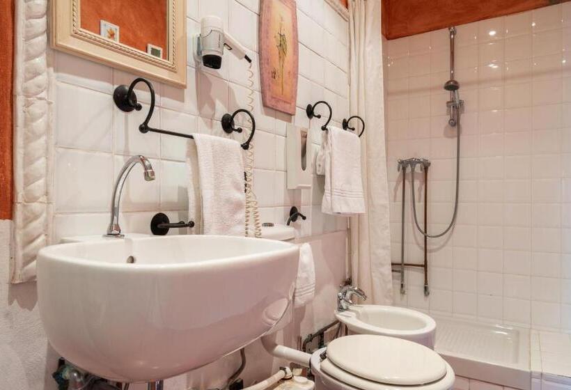 エコノミー４人部屋, Agriturismo   Collina Toscana Resort