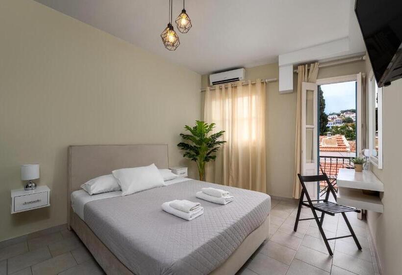 标准间带阳台, Maravelia S Rooms