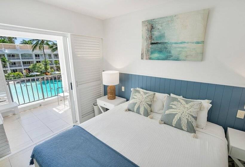 带泳池景观的高档工作室, Elysium Private Apartments At The Beach Club
