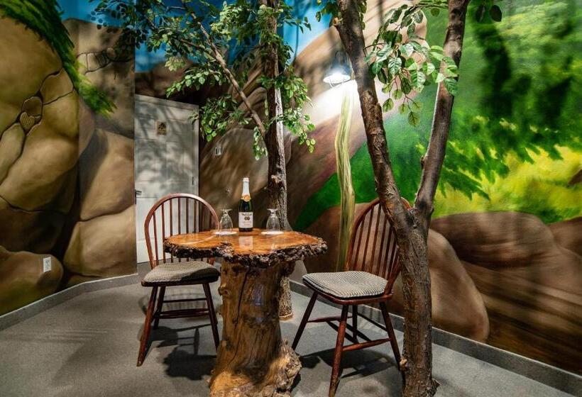 キングサイズベッドのスタンダードルーム, The Anniversary Inn   Boise